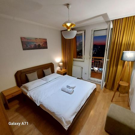Gorgeous Apartment With City View In The City Center Pristina Exteriör bild